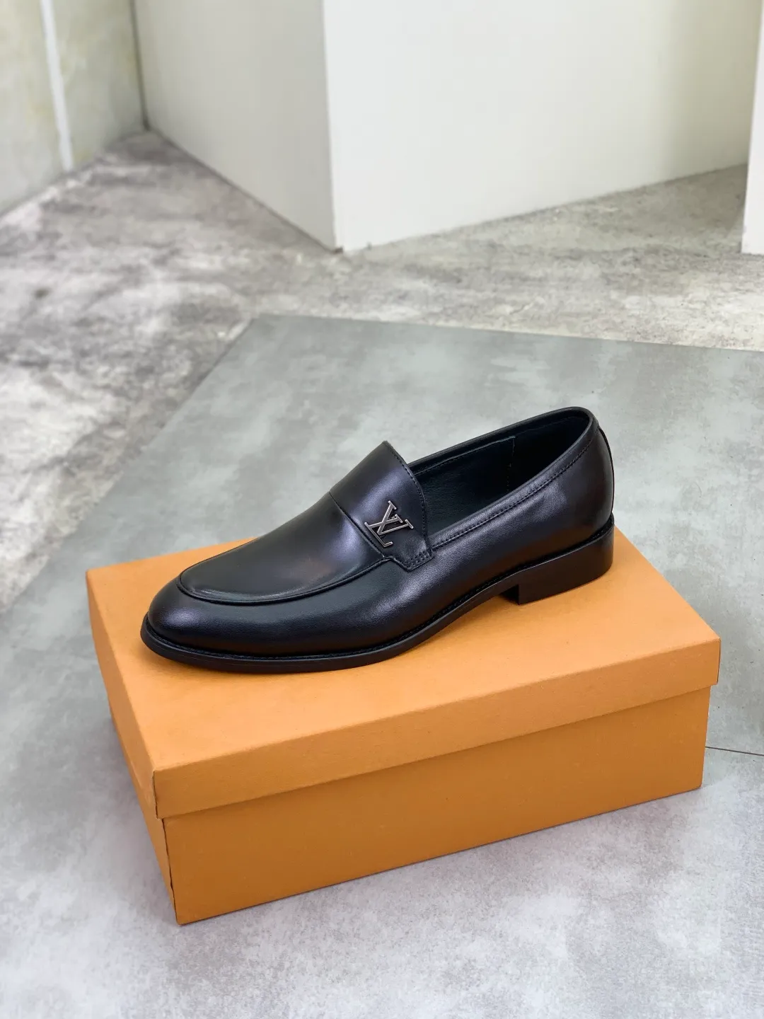 Men's Men's Shoes 💰P420 [New Style] 💰Yangli💎💎💎[Louis Vuitton] LV high-end men's formal business leather shoes, original order 1:1! Original imported calfskin, original metal buckle, imported sheepskin lining for feet, original outsole, men's shoe size: 39-45 (38.46 customized) black optional